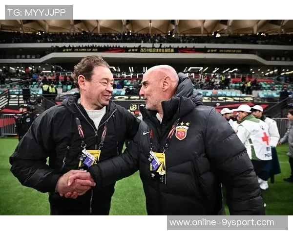 海港新闻官分享球队全家福穆斯卡特居中六名外援齐聚一堂 海港新闻官分享球队全家福穆斯卡特居中六名外援齐聚一堂