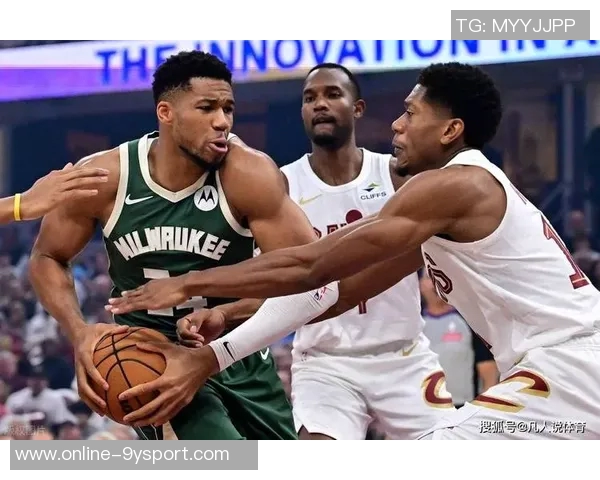 字母哥与球迷互怼引发关注记者称两者关系岌岌可危局面或愈发尴尬